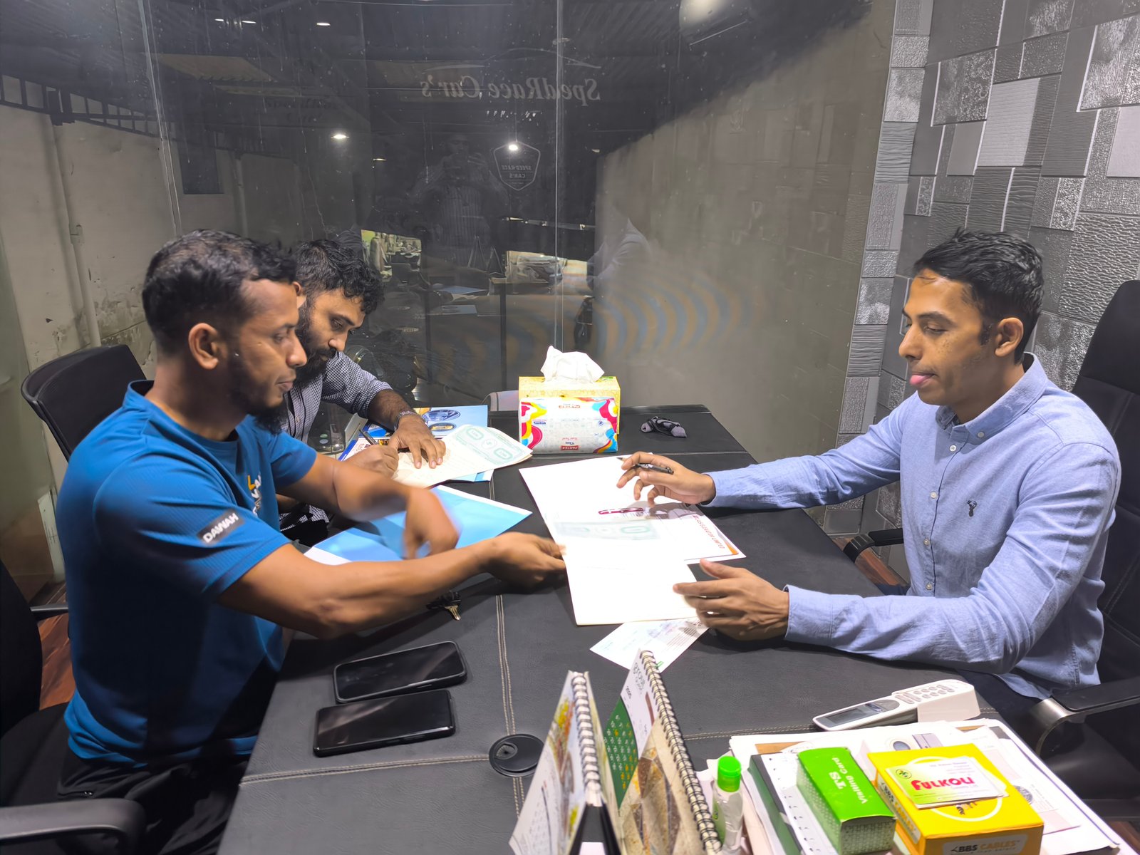 Signing a sales agreement, photo 6 of 8